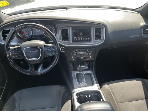 Used 2022 Dodge Charger SXT RWD image 5