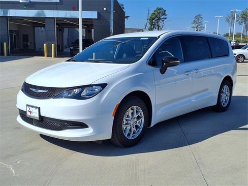 New 2026 Chrysler Voyager LX image 3