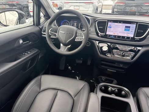 New 2026 Chrysler Pacifica Select AWD/4WD image 10