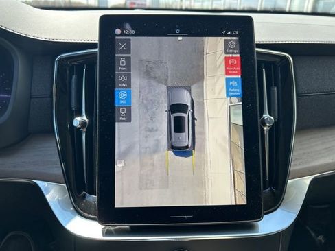 Used 2025 Volvo XC90 B5 Plus image 24