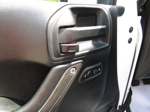 Used 2014 Jeep Wrangler Unlimited Sport w/ Quick Order Package 23S AWD/4WD image 8