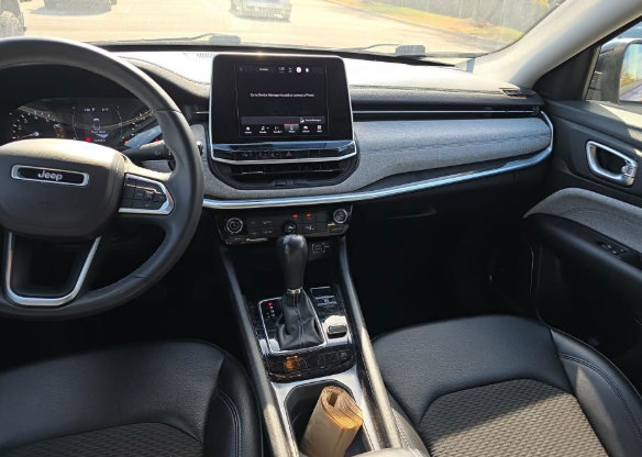 Used 2022 Jeep Compass Latitude AWD/4WD image 3