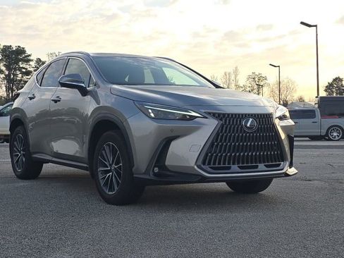 Used 2025 Lexus NX 250 FWD w/ Accessory Package (2T) image 7