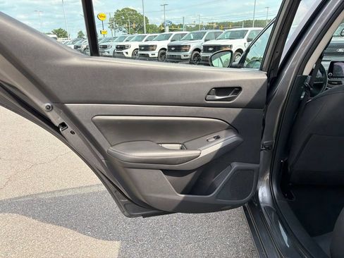 Used 2025 Nissan Altima 2.5 SV FWD image 16