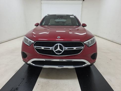 Used 2025 Mercedes-Benz GLC 300 4MATIC image 2