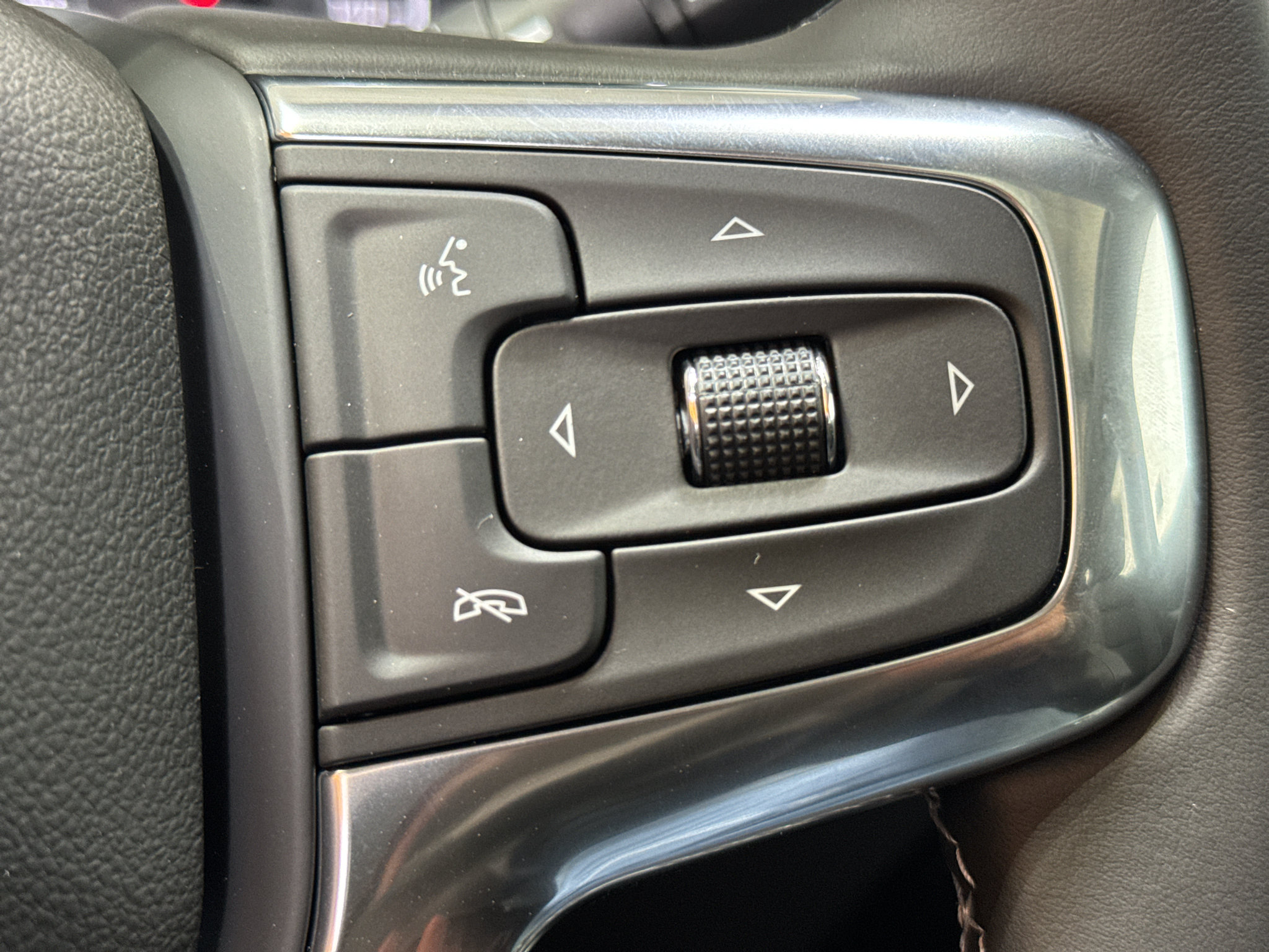 New 2026 Chevrolet Blazer LT w/ Midnight/Sport Edition AWD/4WD image 25