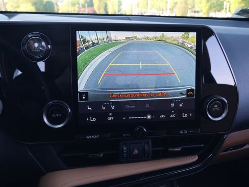 Used 2025 Lexus NX 250 FWD w/ Towing Package (2000 Lbs) image 26