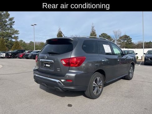 Used 2018 Nissan Pathfinder SV image 3