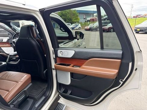 Used 2024 Lincoln Navigator Reserve AWD/4WD image 32