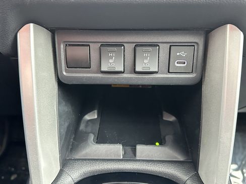 Used 2024 Toyota Corolla Cross XLE image 33