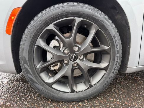 Used 2021 Chrysler Pacifica Touring-L w/ Uconnect Theater Family Group AWD/4WD image 19