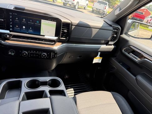 Used 2024 Chevrolet Silverado 1500 LT AWD/4WD image 25