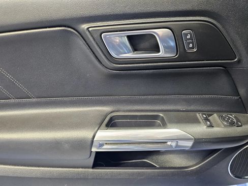 Used 2018 Ford Mustang Premium RWD image 10