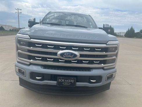 Used 2024 Ford F250 Platinum AWD/4WD image 2