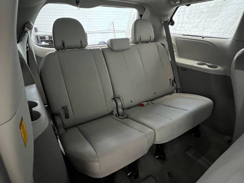 Used 2013 Toyota Sienna Limited w/ Premium Pkg AWD/4WD image 14