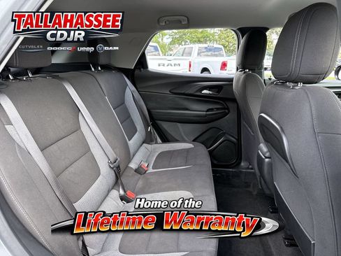 Used 2023 Chevrolet TrailBlazer LT FWD image 23