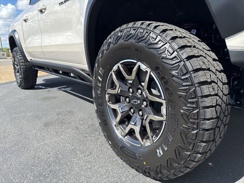 New 2026 Chevrolet Colorado ZR2 w/ Technology Package AWD/4WD image 8