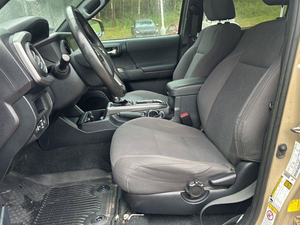 Used 2019 Toyota Tacoma TRD Off-Road AWD/4WD image 19