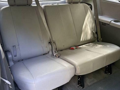 Used 2016 Toyota Sienna XLE FWD image 37