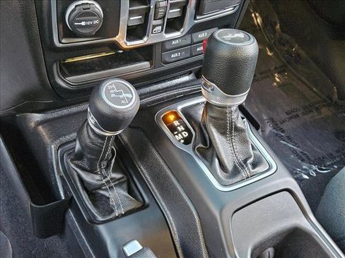 Used 2024 Jeep Wrangler Sport S image 12