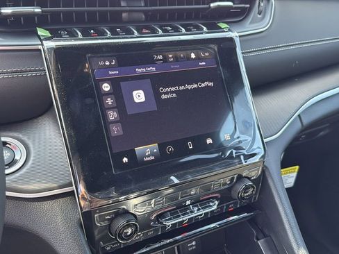 New 2025 Jeep Grand Cherokee Altitude image 27