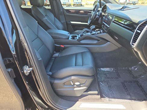 Used 2021 Porsche Cayenne w/ Driver Memory Package AWD/4WD image 22