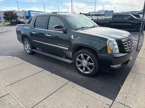 Used 2013 Cadillac Escalade EXT Premium AWD/4WD image 2
