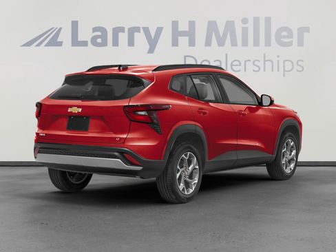 New 2026 Chevrolet Trax LT w/ Midnight Edition image 2