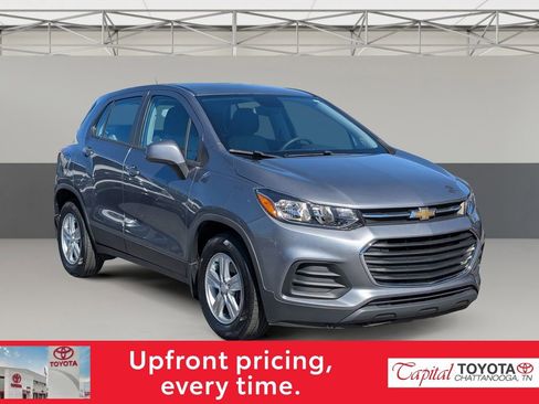 Used 2020 Chevrolet Trax LS FWD image 2