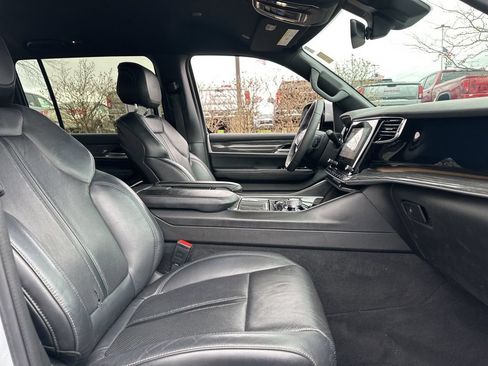 Used 2022 Jeep Wagoneer Series III w/ Flexible Seating Group AWD/4WD image 27