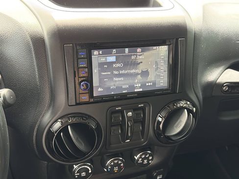 Used 2012 Jeep Wrangler Unlimited Sahara AWD/4WD image 37