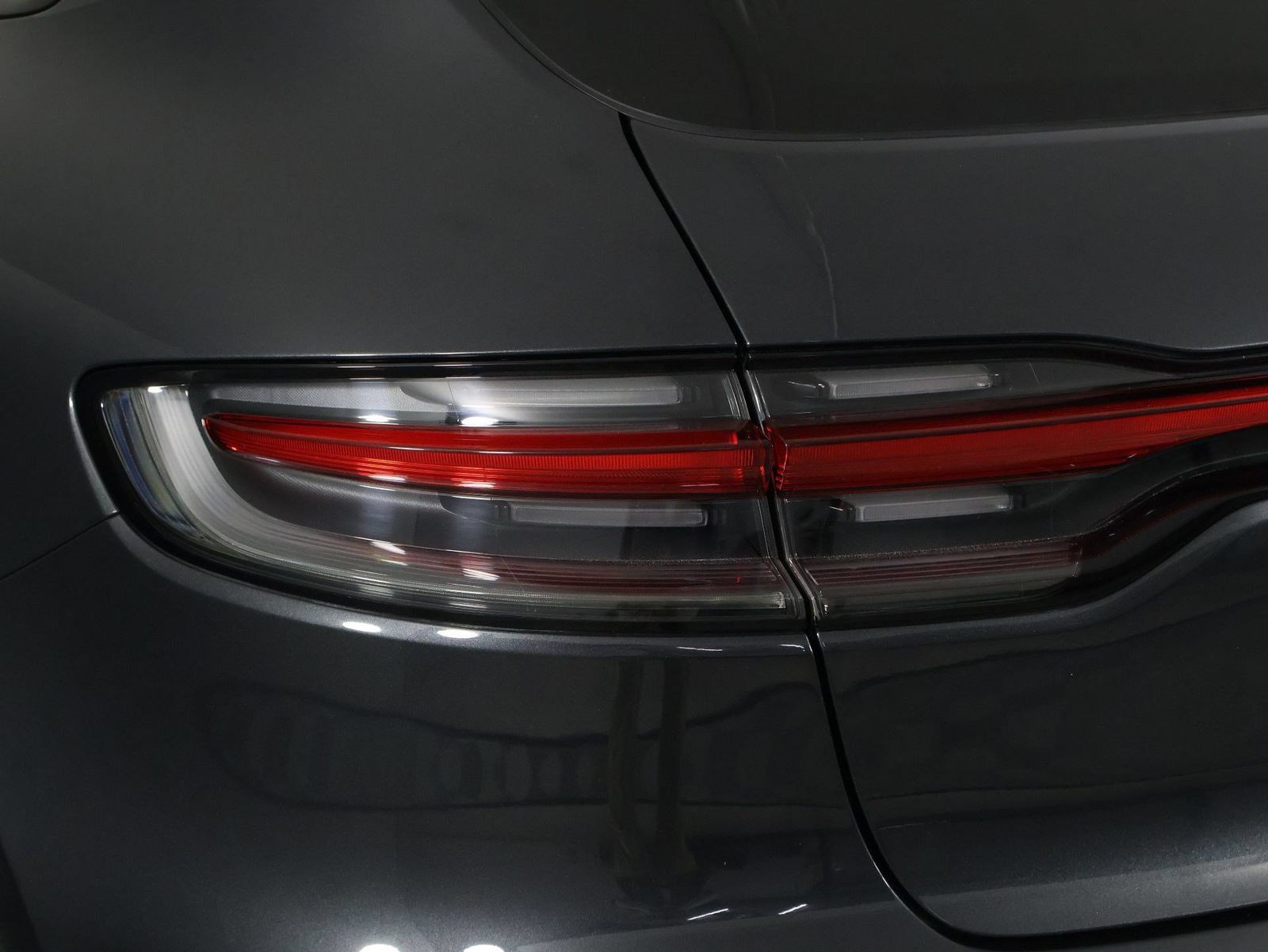 Certified 2021 Porsche Macan AWD/4WD image 21
