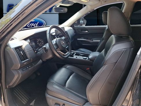 Used 2023 Nissan Pathfinder SL w/ SL Premium Package AWD/4WD image 11