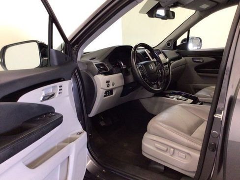 Used 2017 Honda Pilot Elite image 19