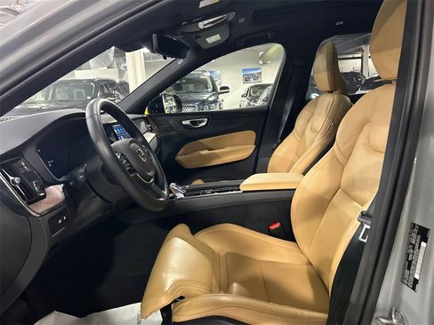 Certified 2025 Volvo XC60 T8 Ultra w/ Climate Package PRO image 10