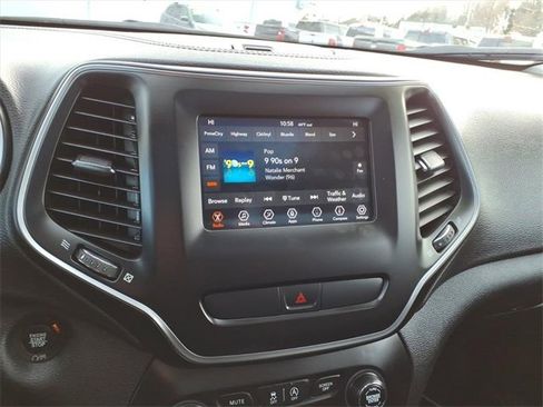 Used 2019 Jeep Cherokee Latitude Plus w/ Comfort/Convenience Group image 17