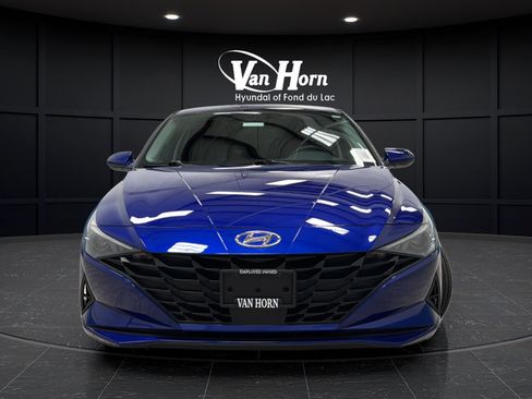 Used 2023 Hyundai Elantra SEL w/ Convenience Package FWD image 2
