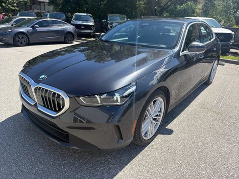 Used 2025 BMW 530i RWD image 3