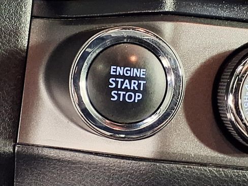 Used 2022 Toyota Tacoma TRD Off-Road w/ Technology Package AWD/4WD image 19