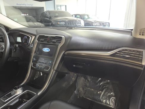 Used 2020 Ford Fusion SEL FWD image 29