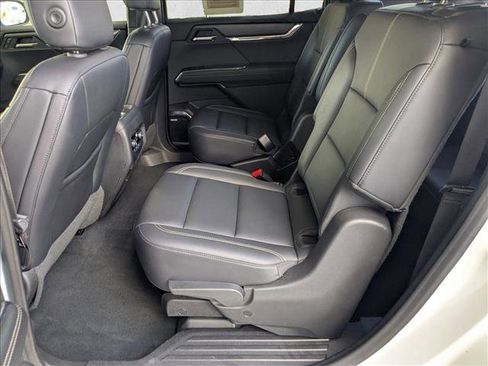 Used 2024 GMC Acadia Elevation image 17