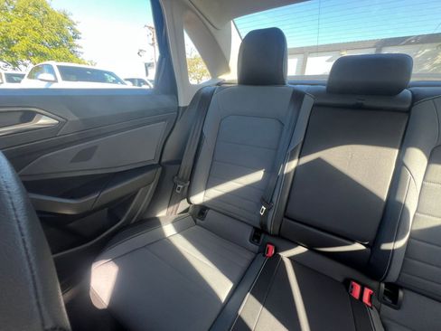 Used 2025 Volkswagen Jetta SE image 39