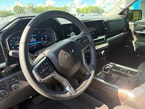 Used 2024 Chevrolet Silverado 1500 LT Trail Boss w/ Convenience Package II AWD/4WD image 17