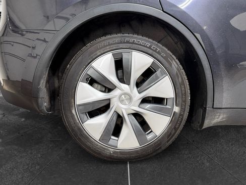 Used 2024 Tesla Model Y Long Range AWD/4WD image 35