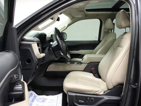 Used 2022 Ford Expedition Max Limited image 12