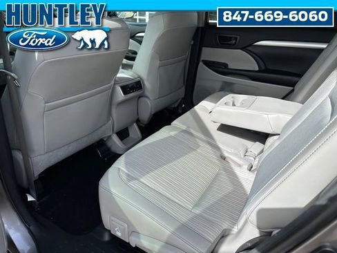 Used 2016 Toyota Highlander Plus image 16