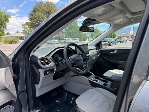 Used 2024 Ford Escape Platinum w/ Premium Technology Package AWD/4WD image 10
