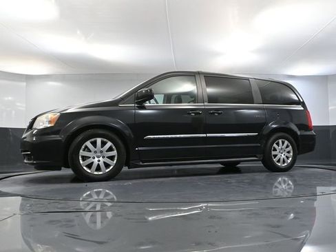Used 2013 Chrysler Town & Country Touring image 48