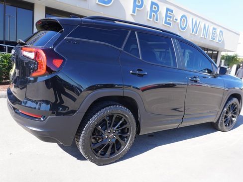 Used 2024 GMC Terrain SLE w/ Driver Convenience Package image 6