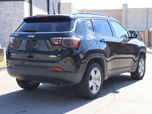 Used 2022 Jeep Compass Latitude AWD/4WD image 3